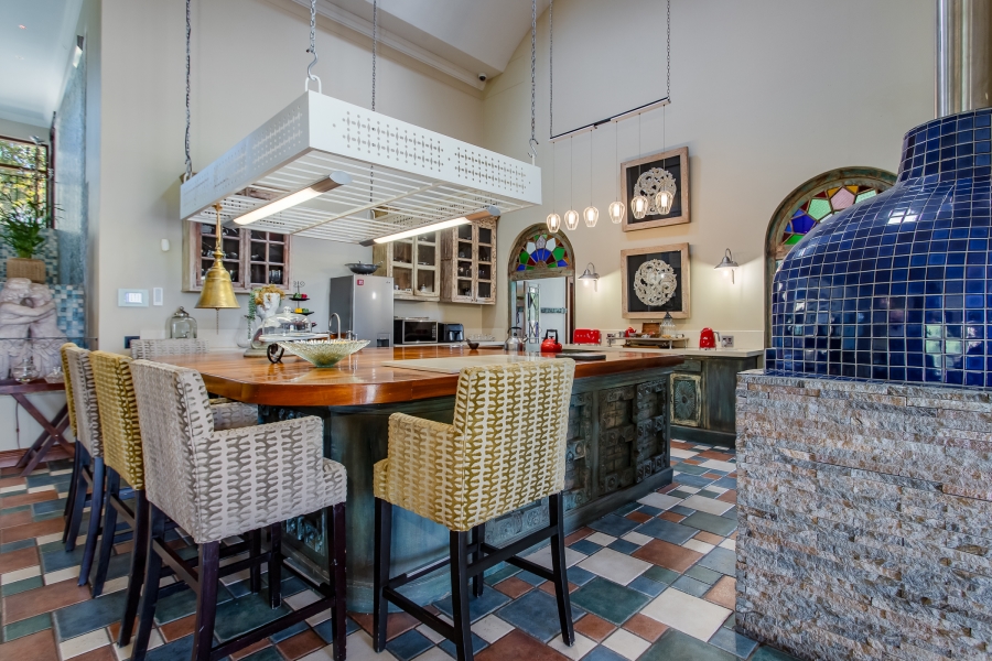 5 Bedroom Property for Sale in Winelands Western Cape